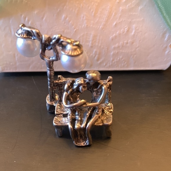 PEWTER couple figurine. - Picture 2 of 3
